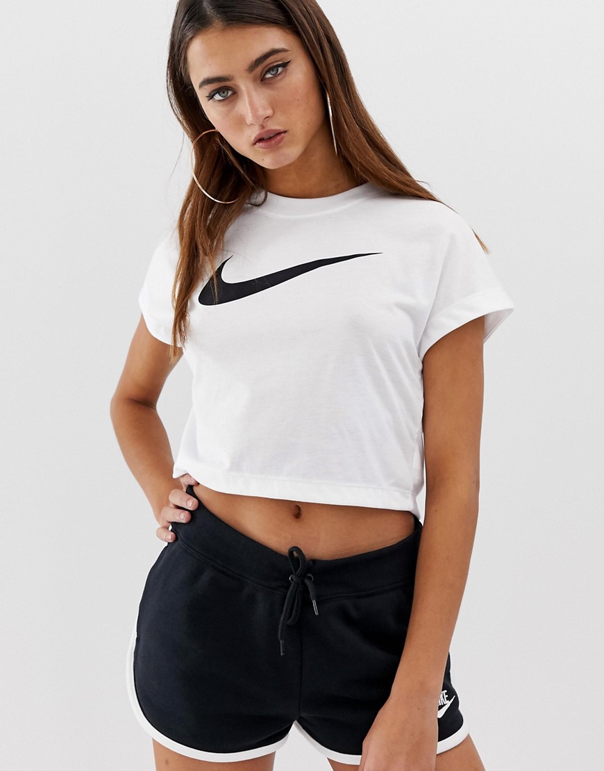 Nike – Kort t-shirt med vit Swoosh-logga