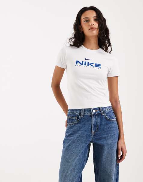 Nike – Krótki biały T-shirt z grafiką w uczelnianym stylu - view 1