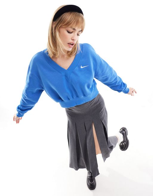 Nike – Kurzes Sweatshirt in Sternblau mit kleinem Swoosh-Logo und V-Ausschnitt