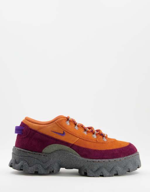 Nike Lahar Lage sneakers met dikke zool in sport spice