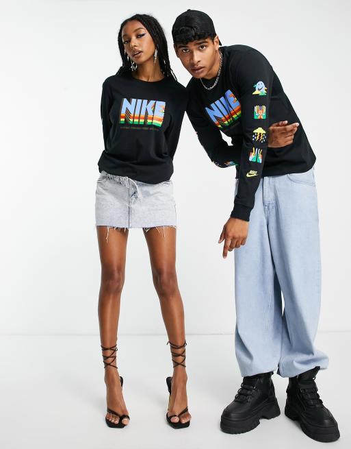 Nike – Langärmliges Unisex-Shirt in Schwarz mit Grafikprint auf der Brust in kräftigen Farben
