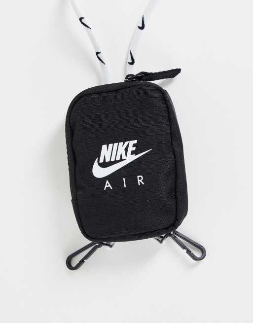 Nike on sale small pouch