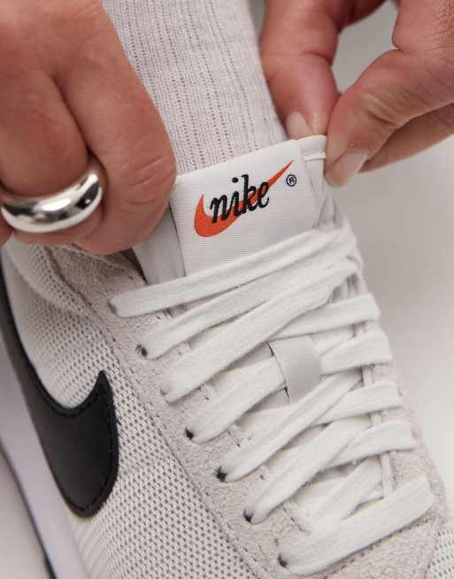 Nike LD-1000 sneakers in white and black, 3 of 5