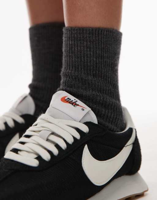 Nike - LD-1000 - Unisex - Sorte sneakers med hvide detaljer, 3 af 5