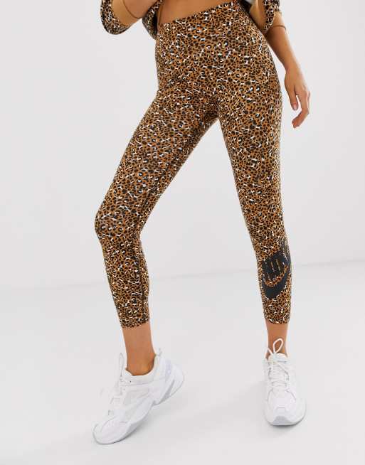 Nike Leggings mit Leopardenmuster mit Zierstreifen ASOS