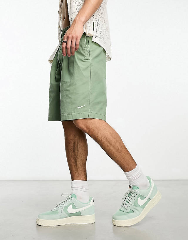 Nike - life pleated chino shorts in green