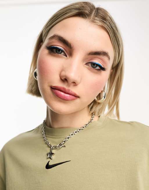 Nike – Life Trend – Kurzes T-Shirt in neutralem Olivgrün, 2 von 4