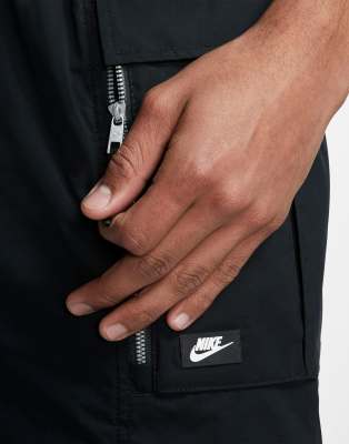 nike lightweight utility cargo joggers in black