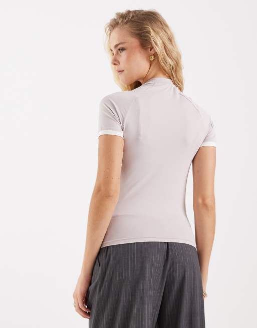 Nike – Liliowy krótki i obcisły T-shirt , 4 z 4