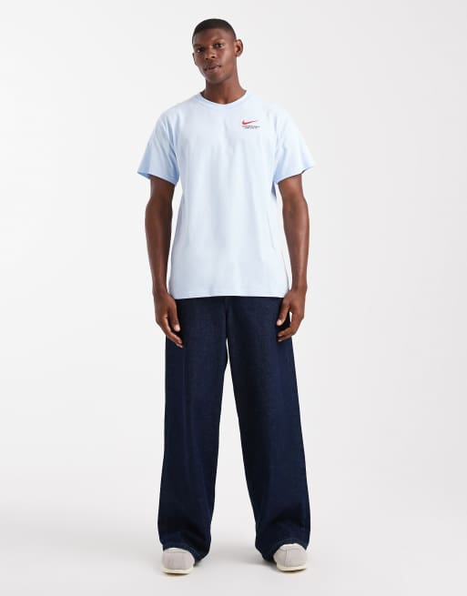 Nike – Line Art – Loose-Fit-T-Shirt in Hellblau mit Grafik, 2 von 5