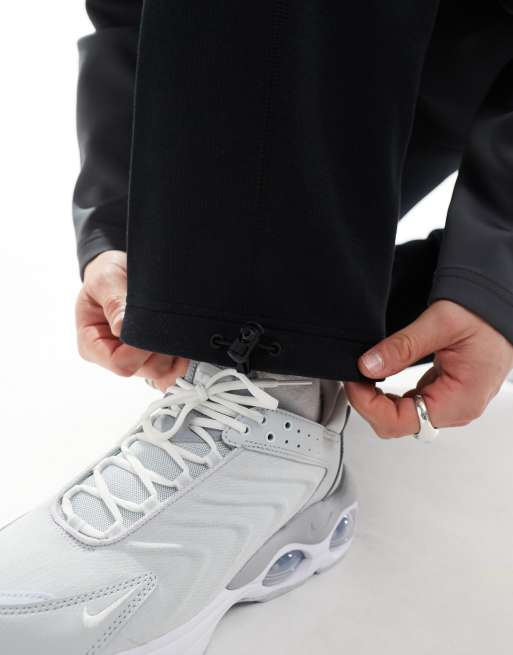 Nike – Locker geschnittene Jogginghose aus Tech-Fleece in Schwarz mit Kordelzug, 3 von 5