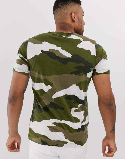 Camo clearance nike logo