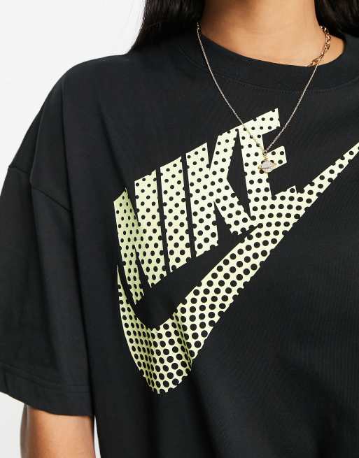 Nike Logo Graphic Print T-Shirt in Black