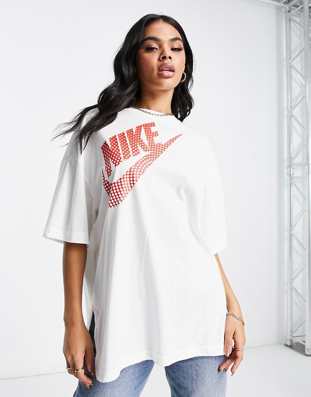 Nike logo graphic print t-shirt in white
