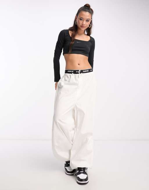 Nike Womens Sportswear Essential Ribber Crop Top (Black/White