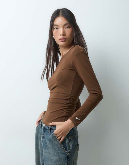 Nike long sleeve fitted off the shoulder top in brown, 2 of 5
