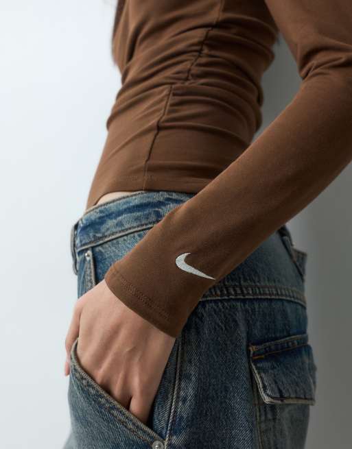 Nike long sleeve fitted off the shoulder top in brown, 4 of 5
