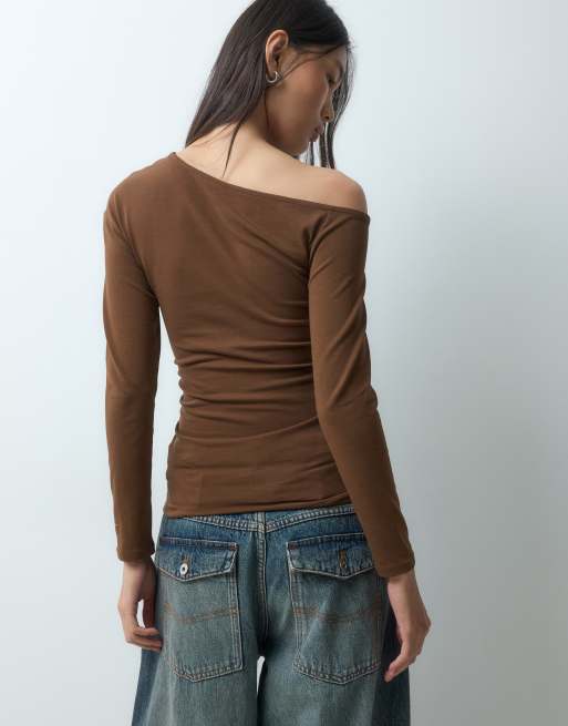 Nike long sleeve fitted off the shoulder top in brown, 5 of 5