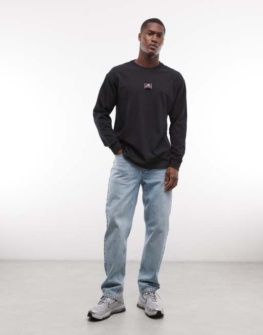 Nike long sleeve V-Day graphic t-shirt in black , 2 of 5