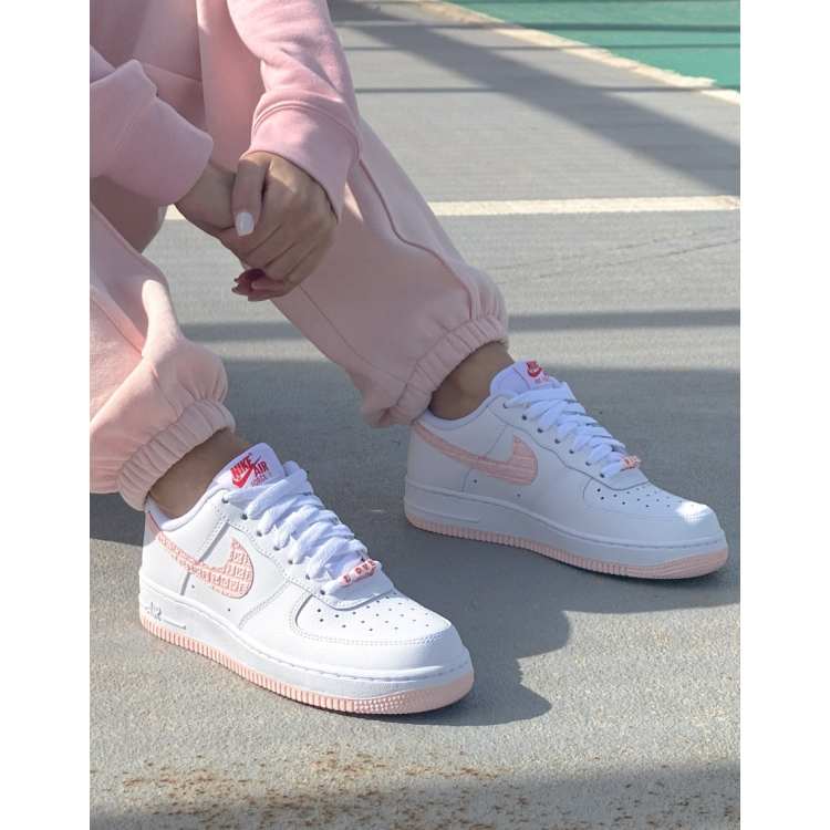 Nike Love Air Force 1 07 Baskets Blanc et rose