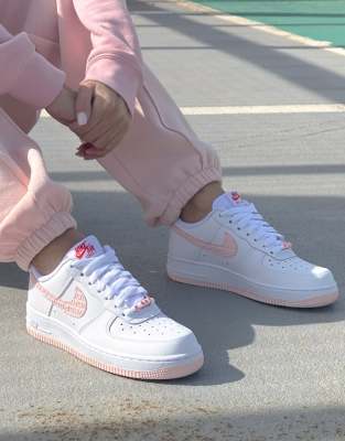 nike white and pink air force 1 trainers