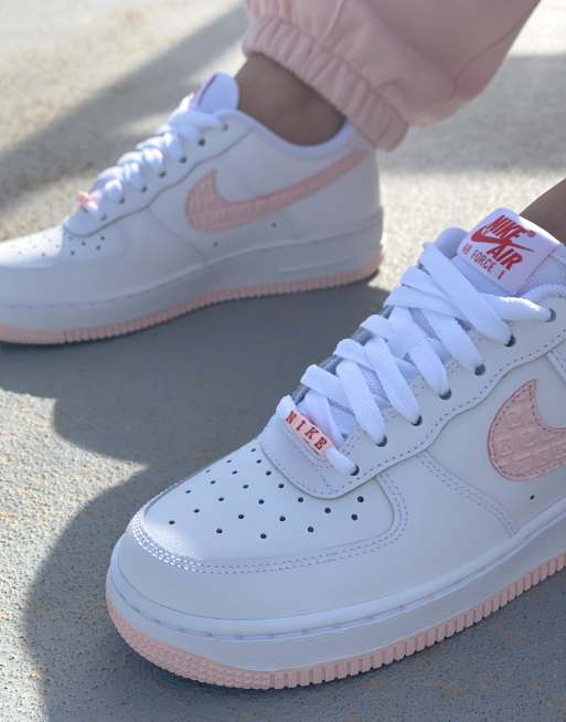 Nike Love Air Force 1 07 trainers in white and pink