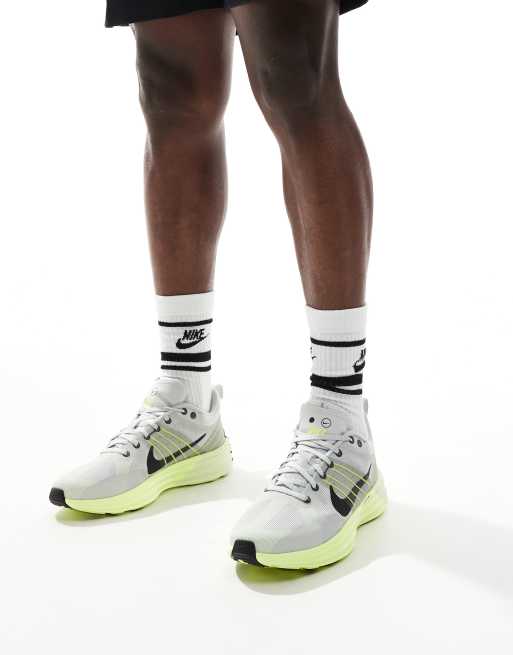 Nike Lunar Roam Baskets Gris clair et vert ASOS