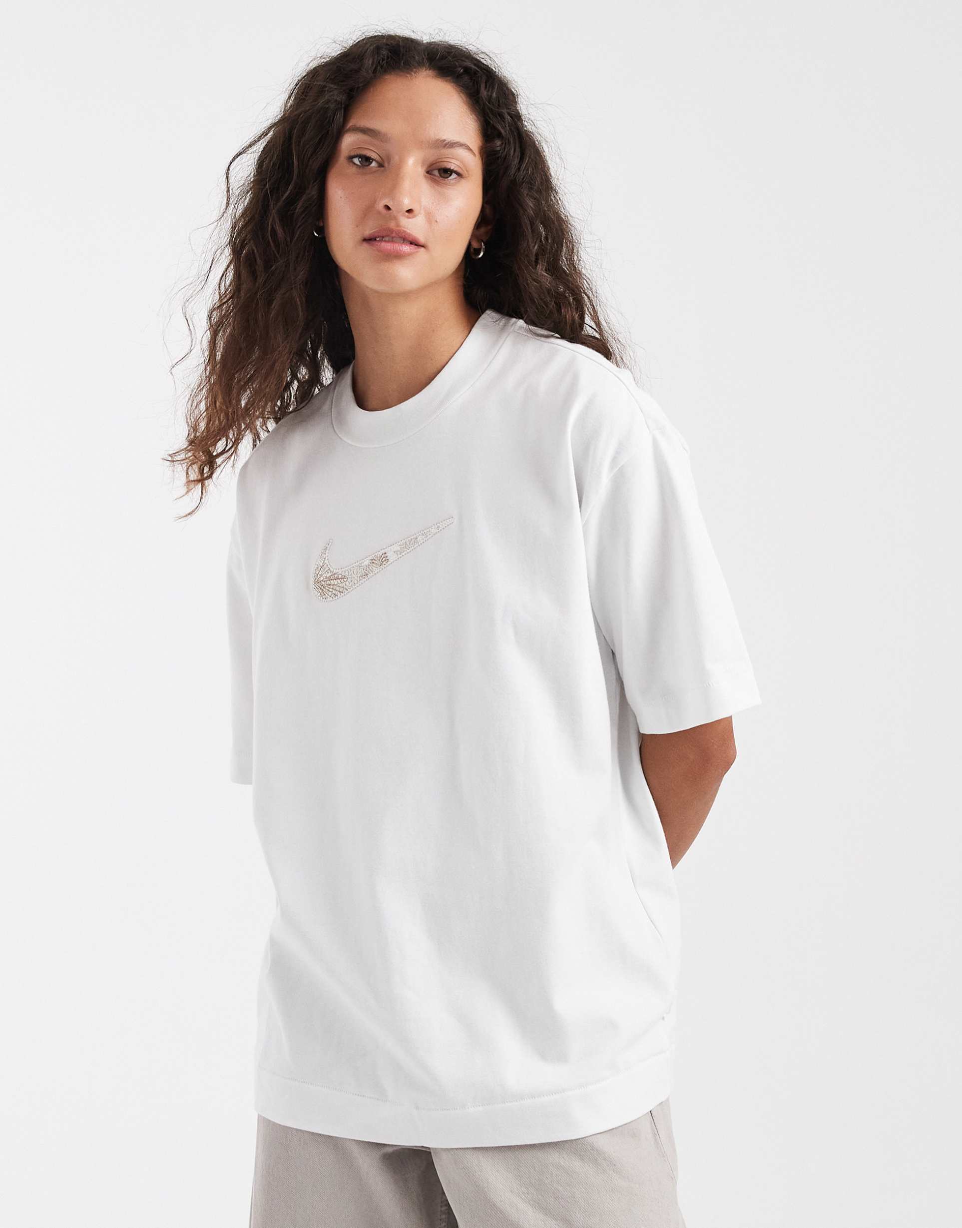 nike luxe logo t-shirt in white