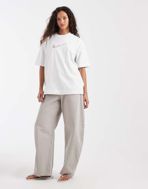 Nike Luxe logo T-shirt in white, 2 of 4