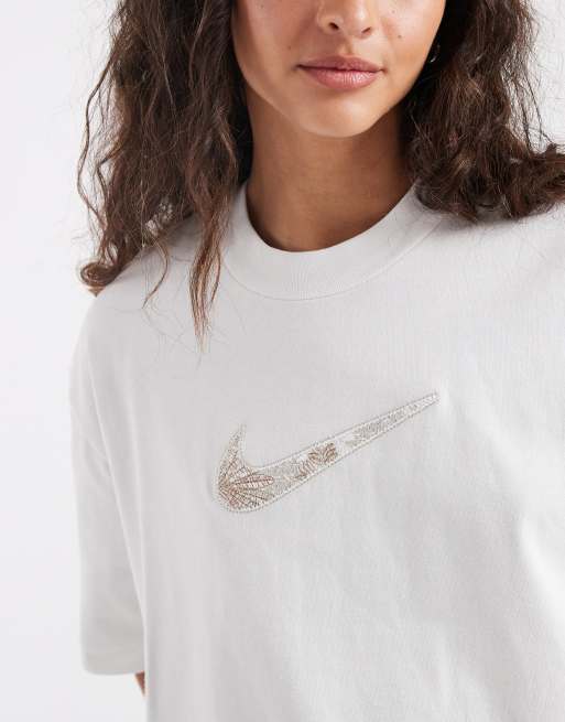 Nike Luxe logo T-shirt in white, 3 of 4