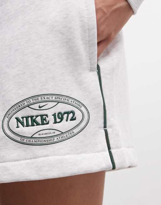 Nike - Lysegrå tennisshorts med grafik, 3 af 5