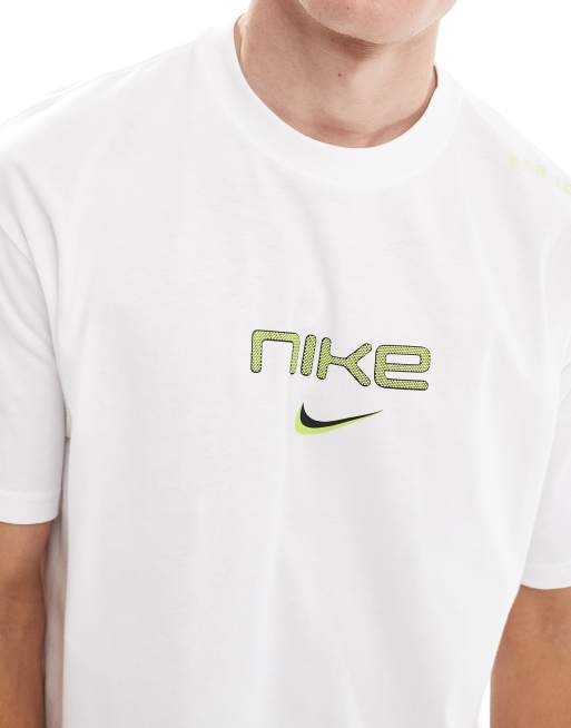 Nike M90 T Shirt in WeiB mit Grafikprint am Rucken ASOS
