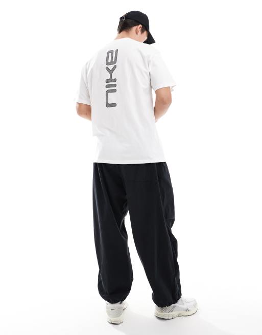 Nike - M90 - T-shirt met grafische print op de achterkant in wit