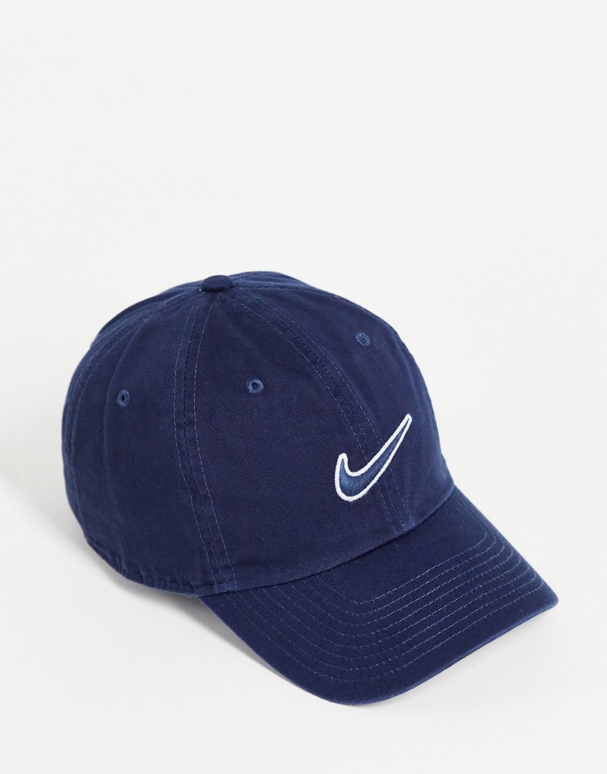 Nike – Marinblå keps med broderad Swoosh-logga