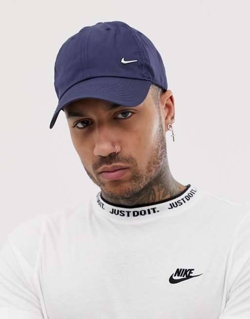 Nike – Marinblå keps med swoosh-logga i metall 943092-451
