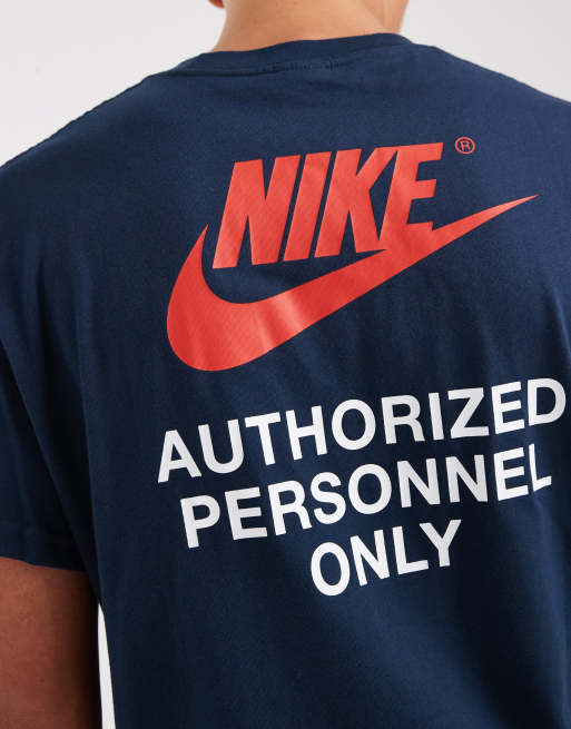 Nike – Marinblå t-shirt med Swoosh-logga baktill, 5 av 5