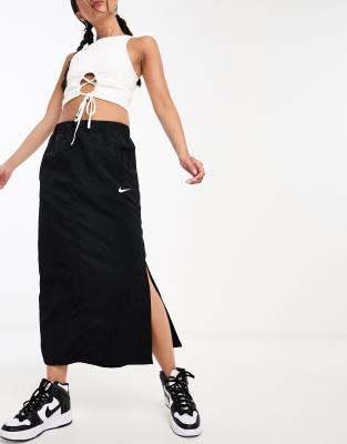 Nike - Maxi-Cargo-Rock aus Webstoff in Schwarz mit kleinem Swoosh-Logo