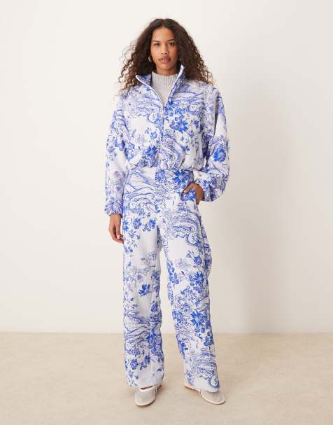 Nike – MDC – Jacke und Hose mit weitem Bein aus geblümtem Jacquard in Blau und Weiß - view 1