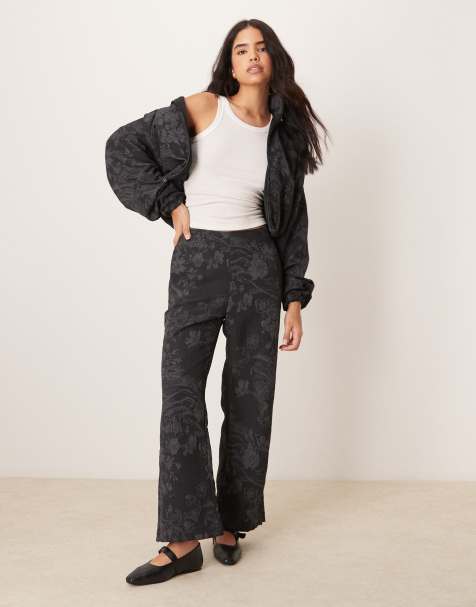 Nike – MDC – Svart och grått set med jacquardblommig jacka och vida byxor - view 1