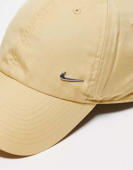 Nike cap shop silver logo