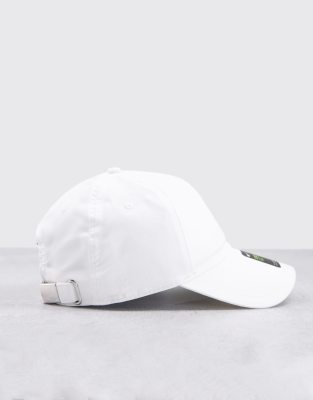 white nike swoosh hat