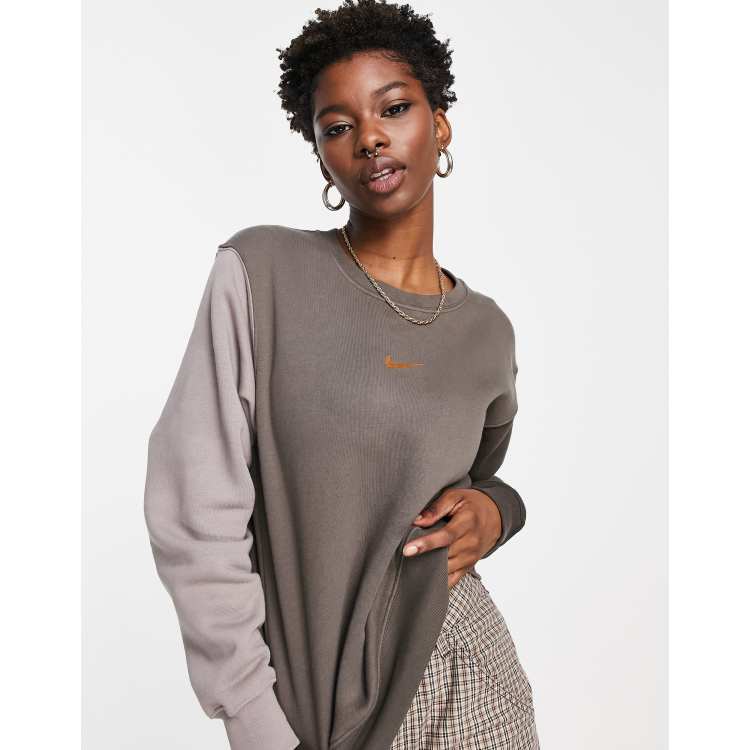 Nike color best sale block crewneck