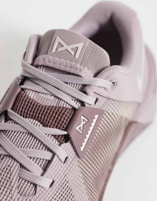 Nike Metcon 10 sneakers in brown and gray, 4 of 5