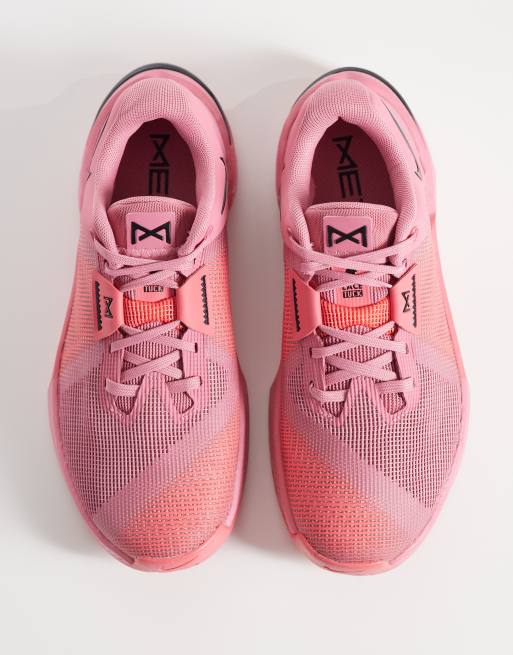 Nike Metcon 10 sneakers in pink and black, 2 of 5