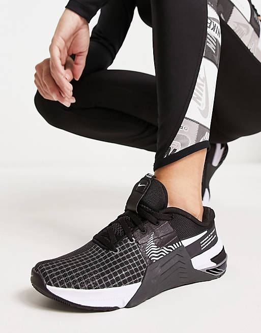 Nike Metcon 8 trainers in black |