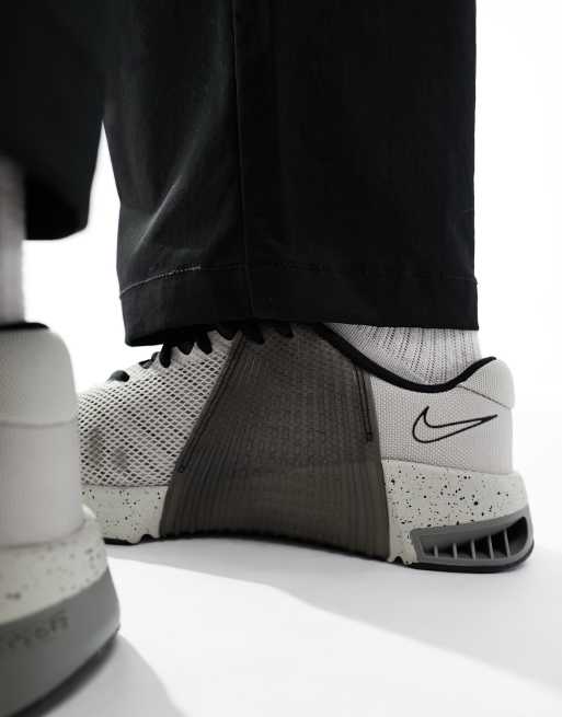 Nike Metcon 9 sneakers in triple gray