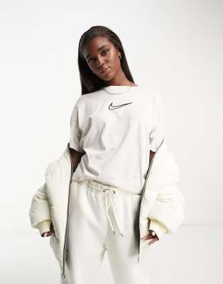 Nike - Midi Swoosh - T-Shirt in hellem Orewood-Braun-Brown