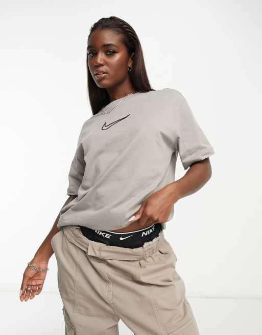 images.asos-media.com/products/nike-midi-swoosh-t