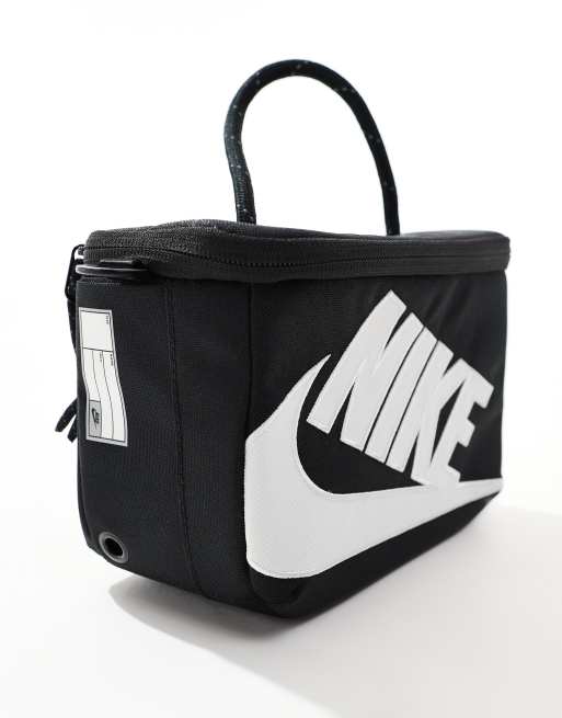 ◇Nike◇ Mini Shoebox Crossbody Bag 3L Black White FN3059010 Nike Mini Shoebox Crossbody Bag (3L) FN3059-010 – Al-Ikhsan