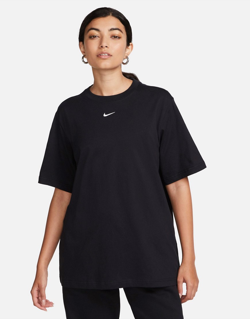 Nike mini swoosh boyfriend t-shirt in black